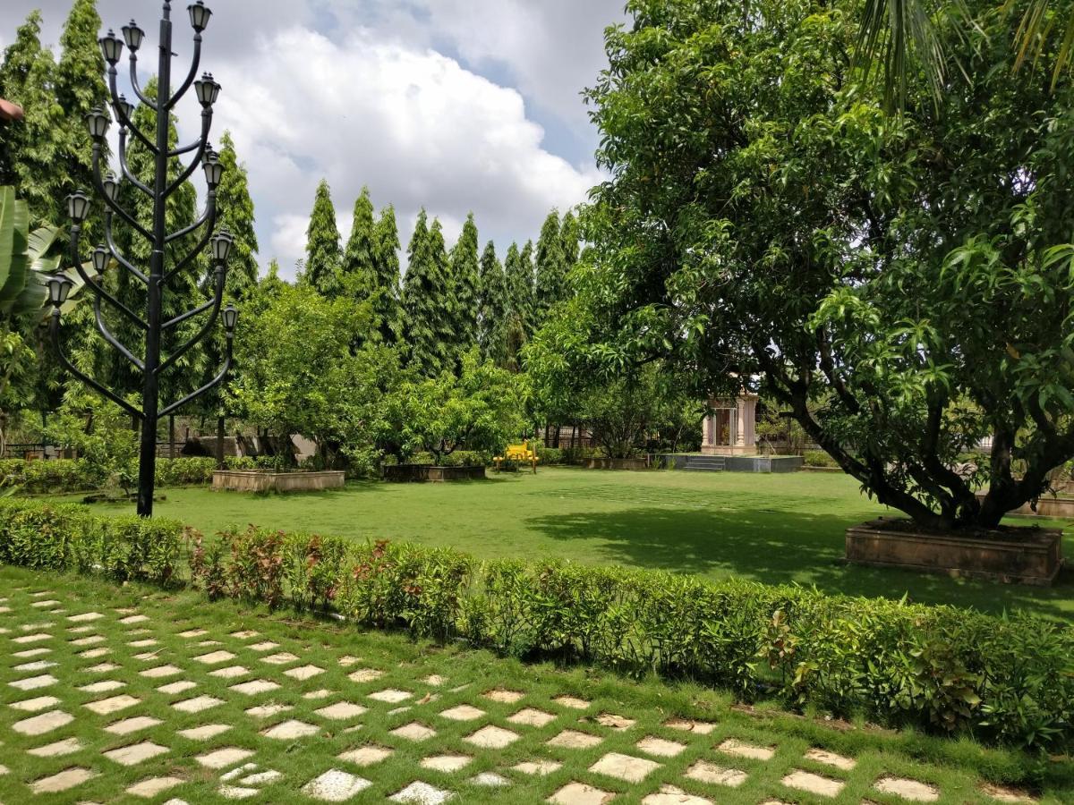 Pushp Vatika Resort & Lawns Navi Mumbai Extérieur photo