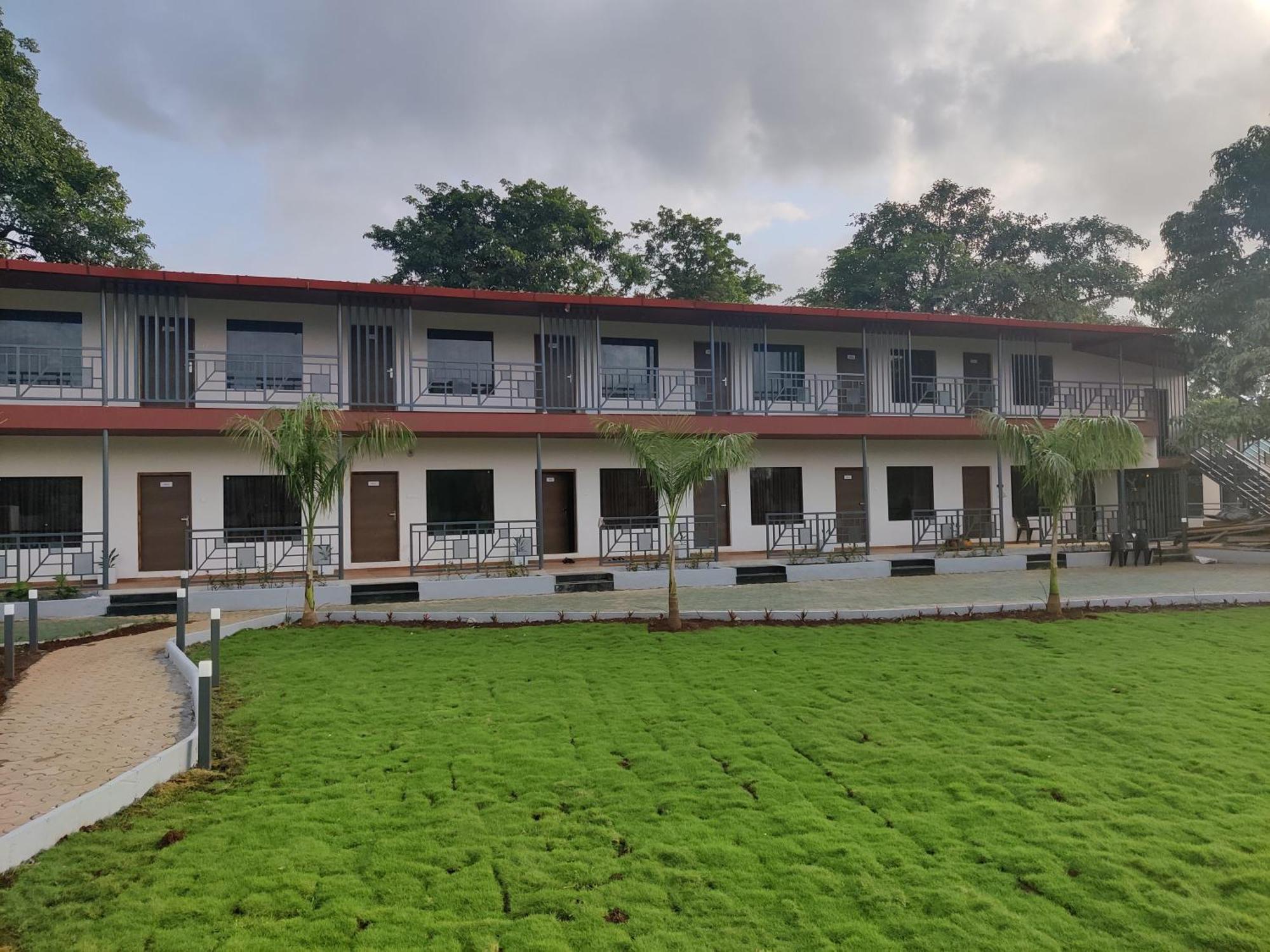 Pushp Vatika Resort & Lawns Navi Mumbai Extérieur photo
